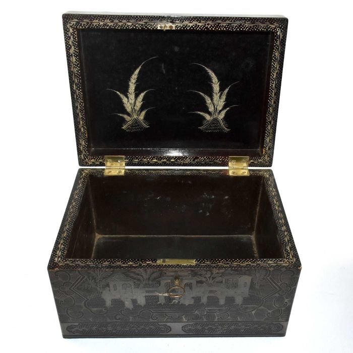 Caixa de Chá em Charão, decoração a prata com motivos orientais