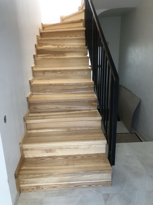 Сходи з ясена та дуба|Виготовлення під замовлення|Сходинки|Підсходинки