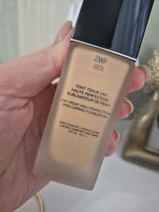 Тональний крем Dior Forever Skin Glow Foundation