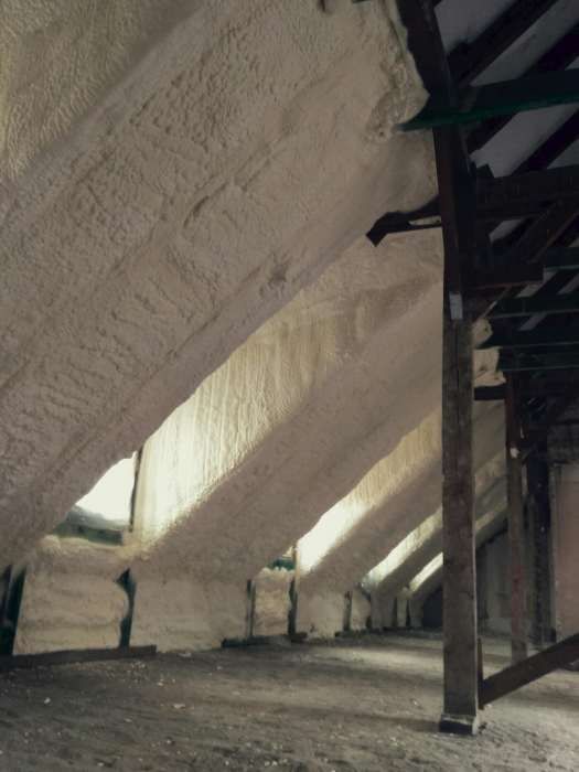 Ocieplanie pianka poddasza nie watą. Pianka w cenie wełny! Izolacja na