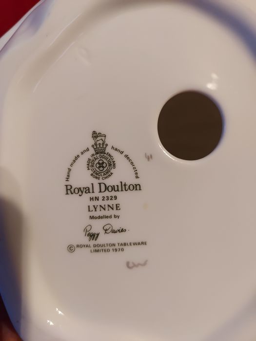 Royal Daulton porcelanowa figurka "Lynne"