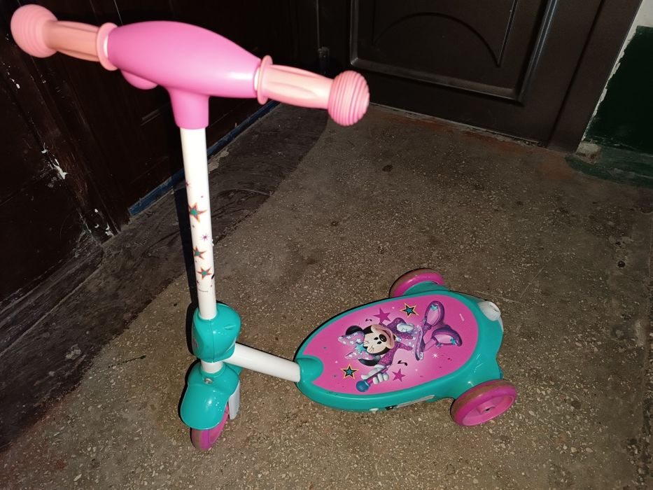 Продам дитячій электросамокат,підійде дитині від 2 років