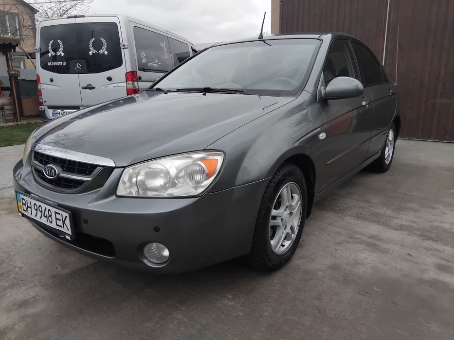 Продам власне авто.Авто не потребує вкладень ,все що потрібно було замінить замінив,нічого не гримить і не стукає,нові 4 стійки, сайлінблоки,наконечники,зробив повне ТО із заміною ГРМ.Салон чистий і охайний.Дзвоніть все розповім по телефону.