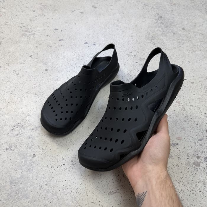 Оригінальні тапочки сандалі Crocs Jibbitz Swiftwater Wave M 203963-060 у чорному кольорі