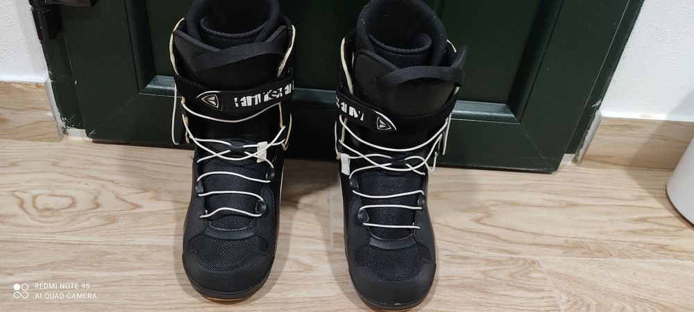 Prancha snowboard + fixadores + botas