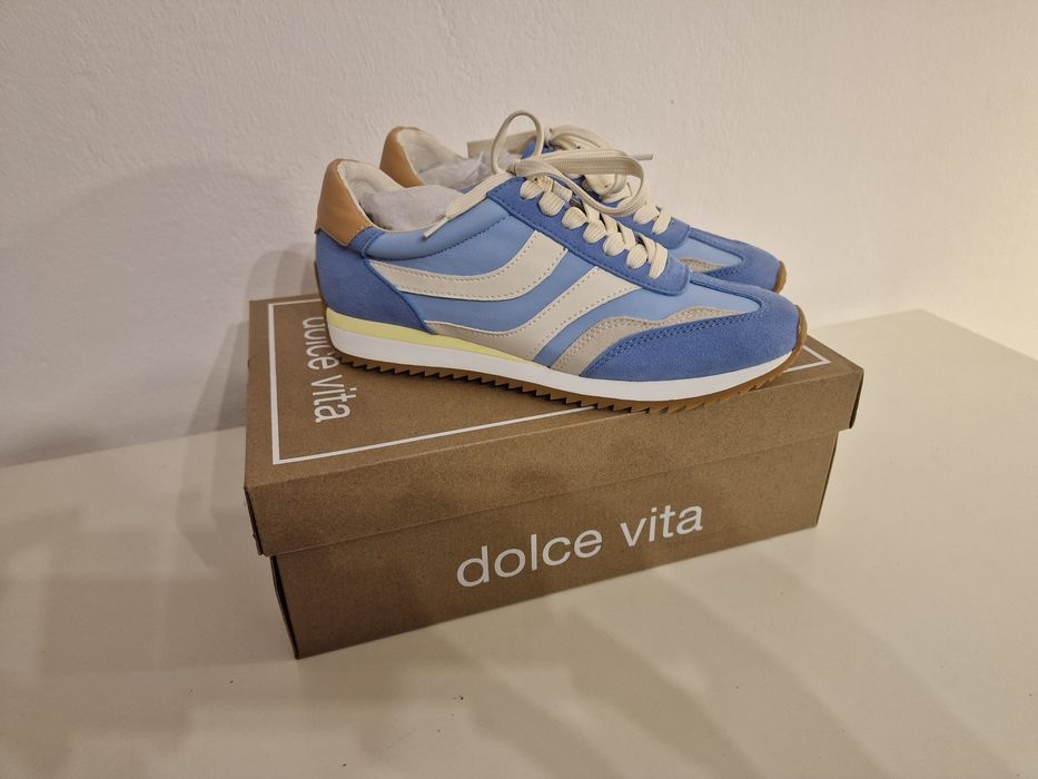 Dolce Vita ESHA – stylowe sneakersy w kolorystyce błękit/beż.