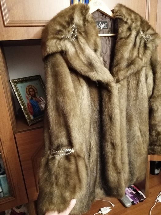Женская шуба (искуственная)