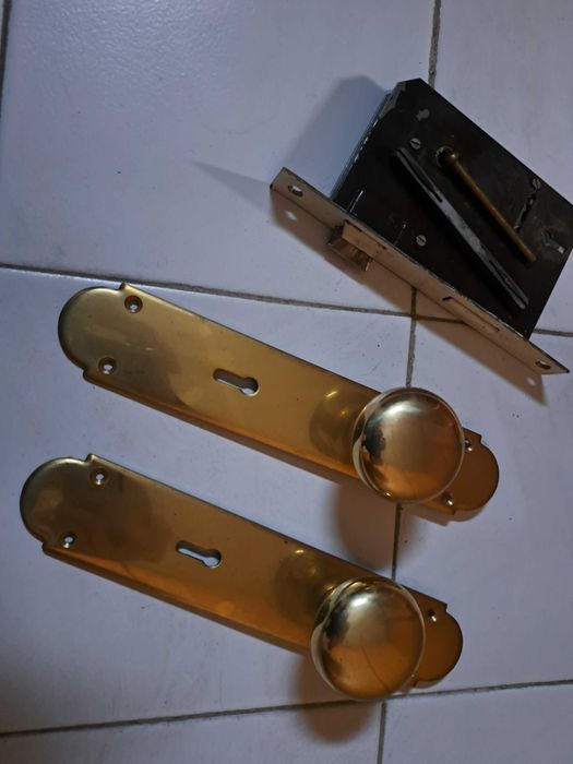 Gechadura usada com ferragens incluídas