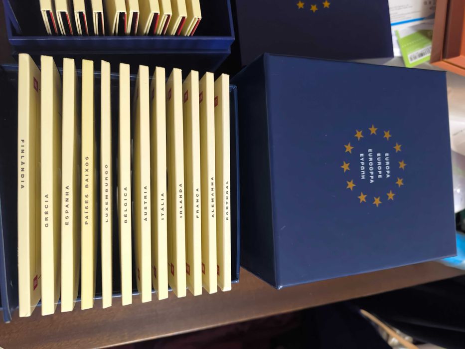 Ultimas moedas correntes Pre-Euro, 2 caixas: "As Nações Fundadoras da Zona Euro" + "As 10 Nações do Alargamento 2004"