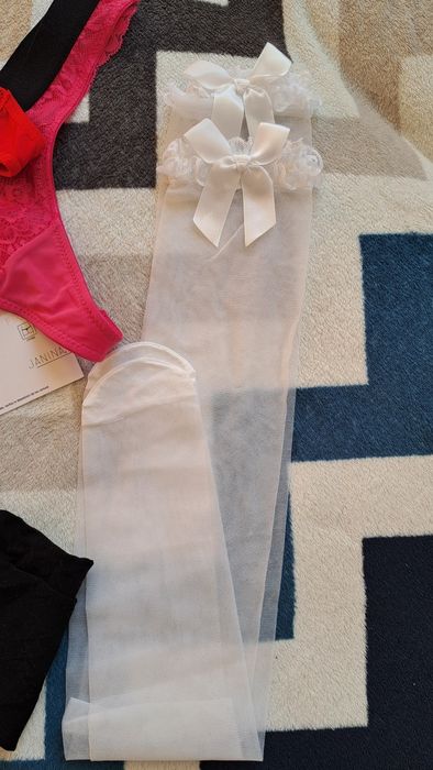 Komplet  bielizny r. S stringi,  pończochy zakolanówki