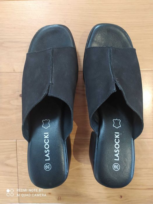 Klapki skórzane na słupku Lasocki rozmiar 39