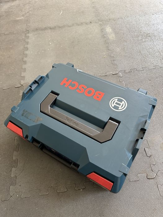 Bosch Professional GDS 18V-300 com 2 baterias 4Ah + carregador + caixa