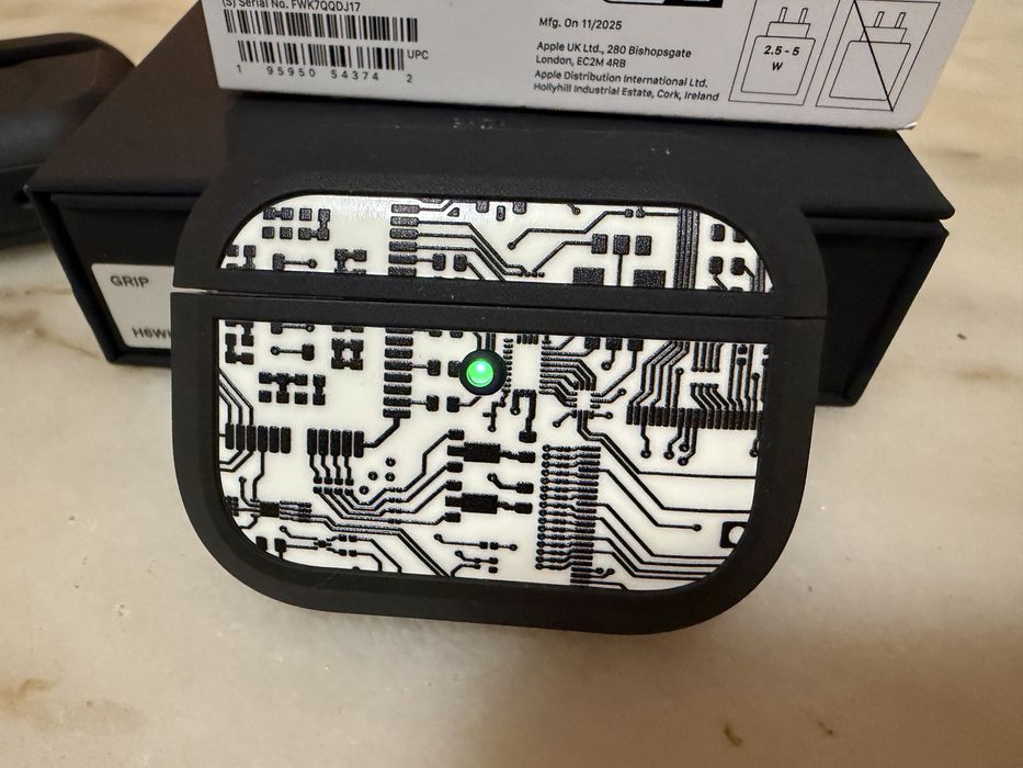 Apple Airpods Pro 3 + extras