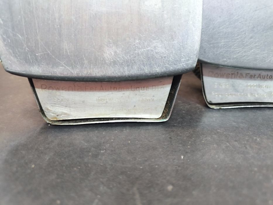 2 Ferros Antigos - Vintage