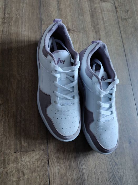 Nowe sneakersy damskie