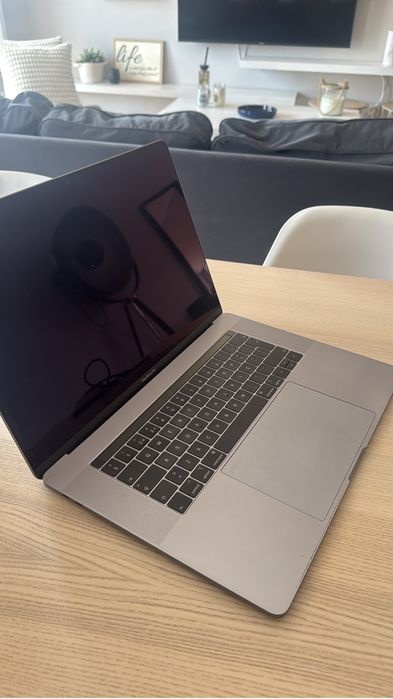 Macbook pro 2019 i9 15polegadas touchbar