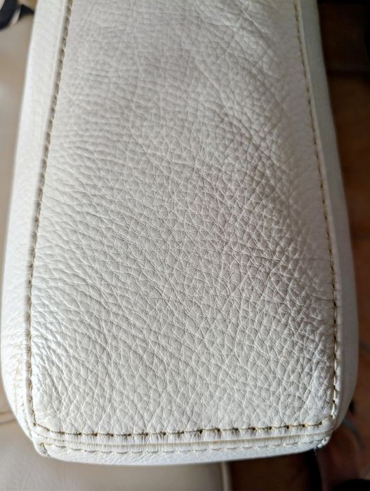 Sofá chaise longue em pele tons de creme