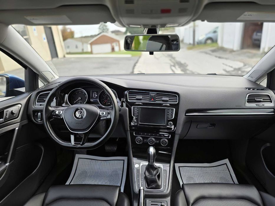 Volkswagen Golf      2017