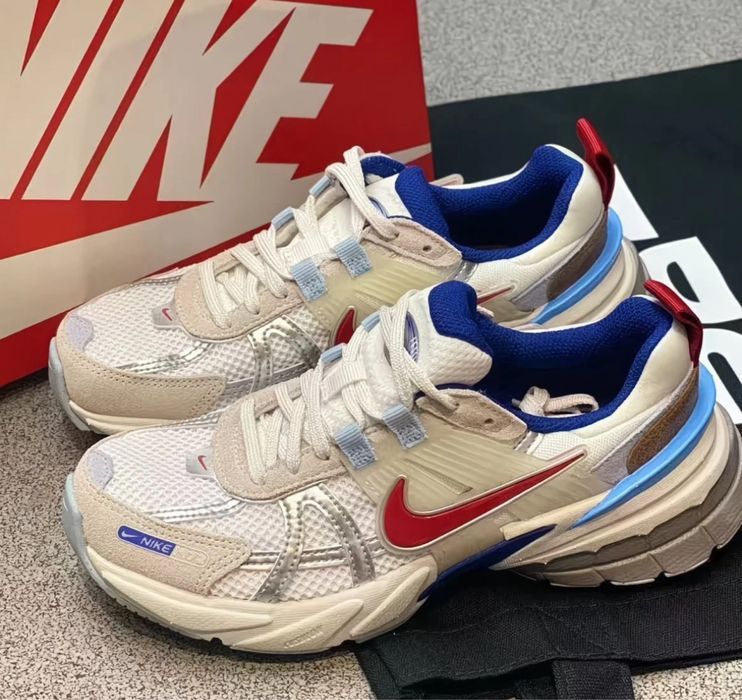 Кросівки Nike V2K