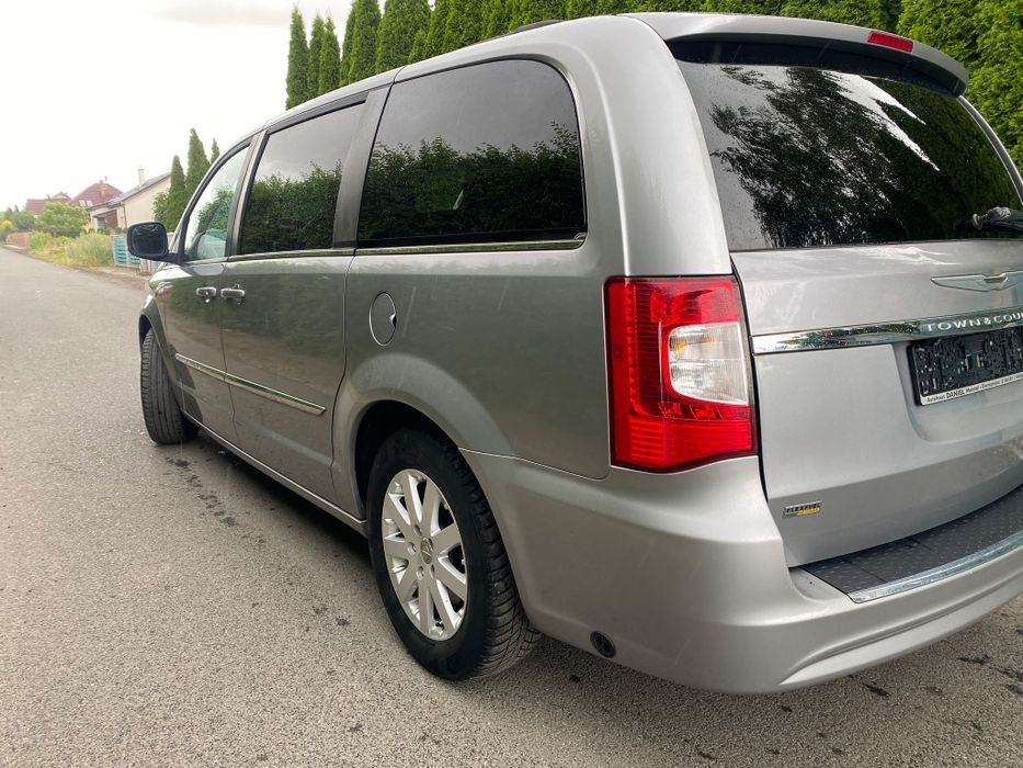 Chrysler Town & Country Voyager LPG  Dvd PL