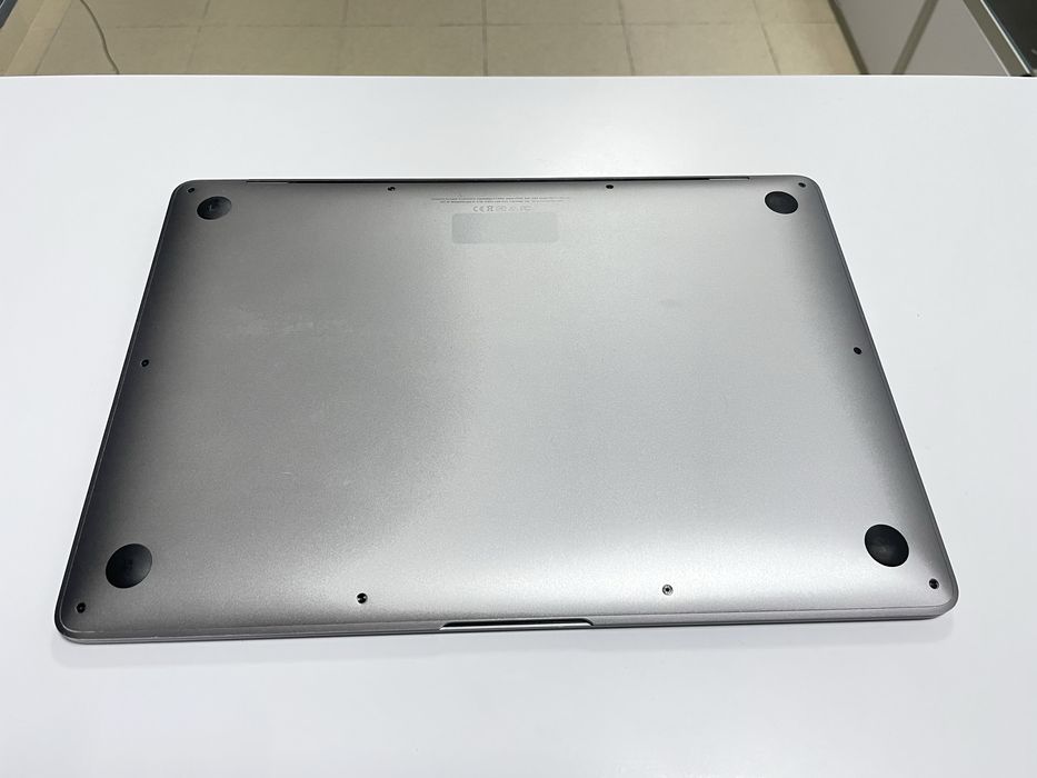 Apple A1932 MacBook Air i5-8210Y 16GB DDR3 250GB SSD