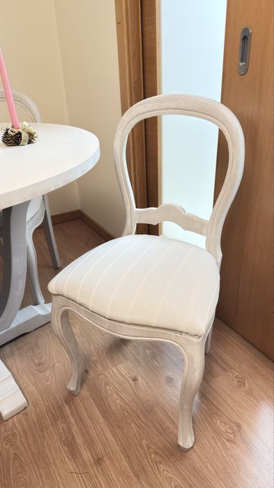 Conjunto mesa e cadeiras