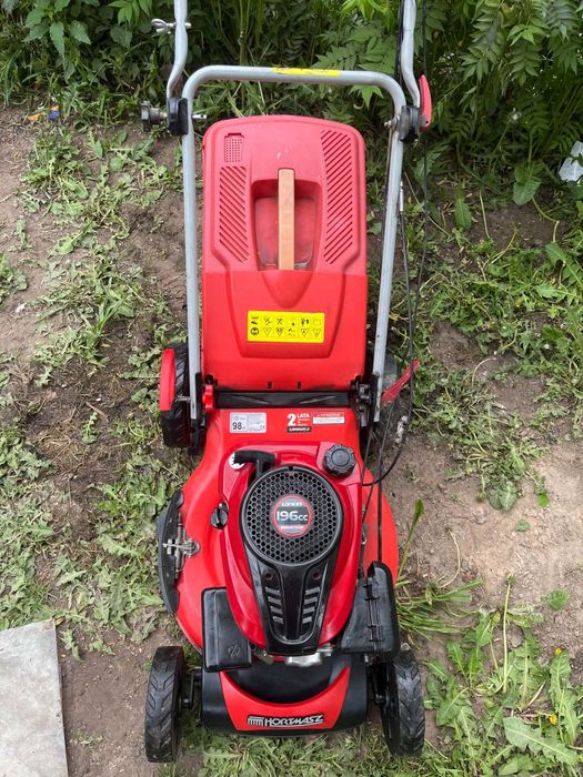 Kosiarka hortmasz z napędem i bocznym wyrzutem