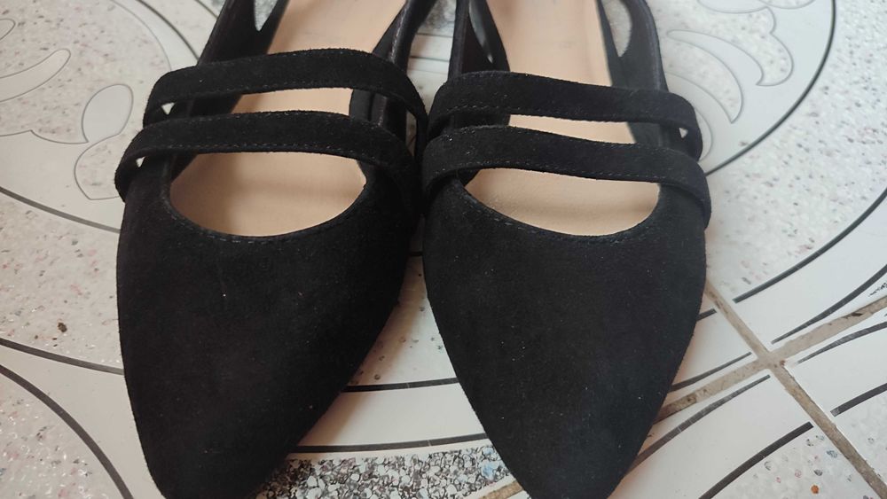 Босоніжки, туфлі