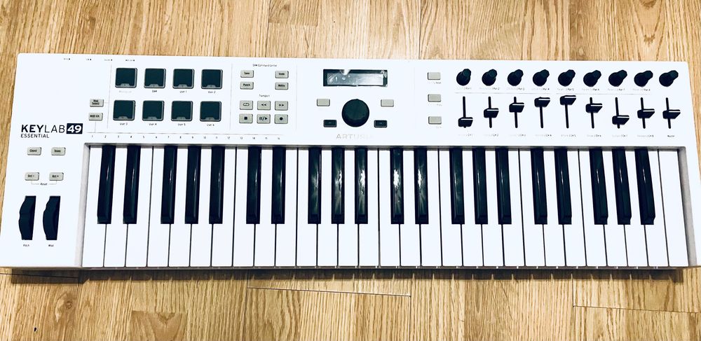 Arturia KeyLab Essential 49 MIDI Keyboard - como novo!
