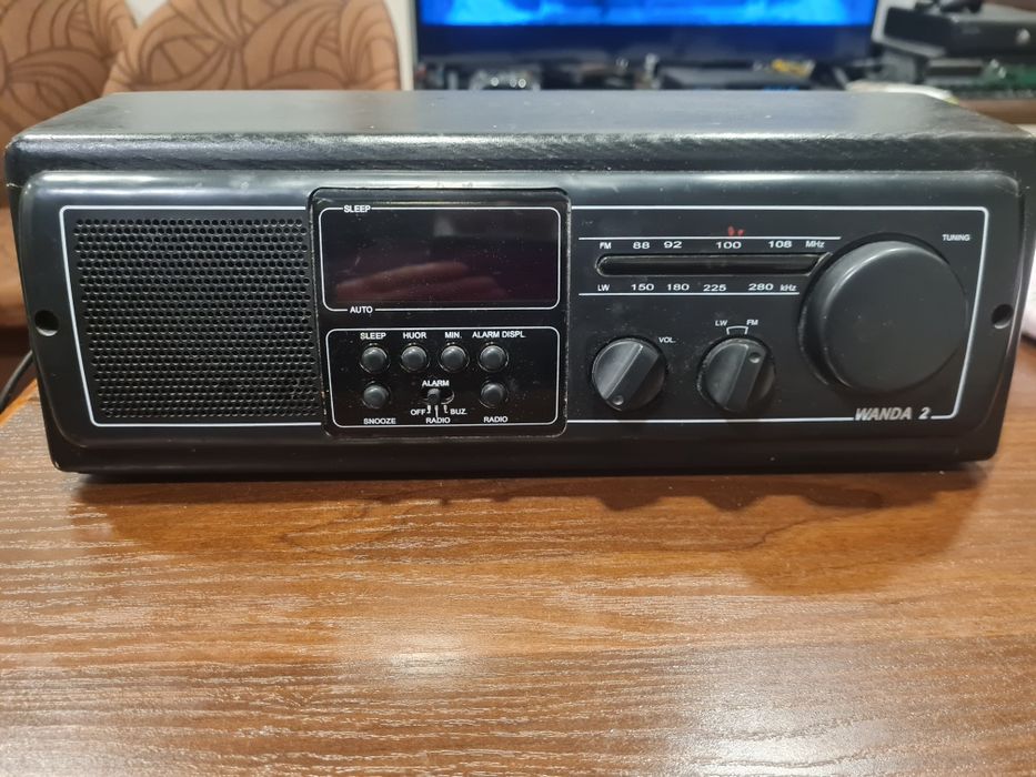 Radiobudzik In-tel Wanda 2 w kolorze czarnym