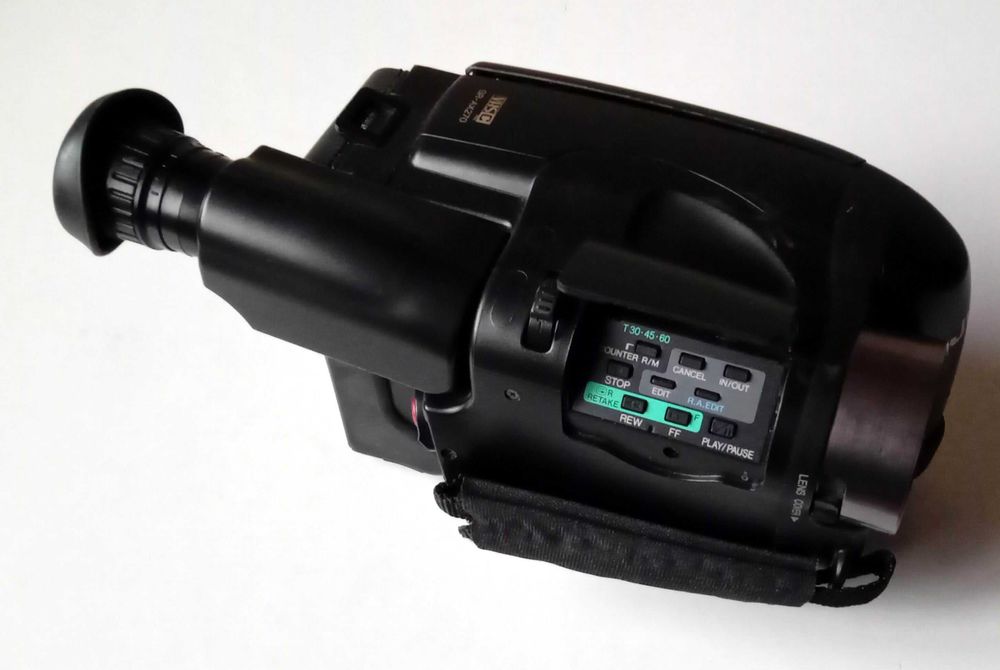 Видеокамера VHS JVC GR-AX270EG