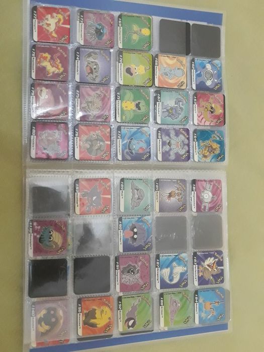 Caderneta com 118 Staks Pokémon