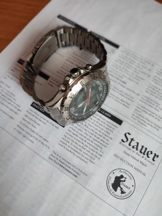 Продам новые кварцевые часы Stauer ( США).