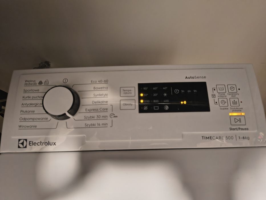 Pralka ELECTROLUX  ładowana od góry  1200obr.6kg.
