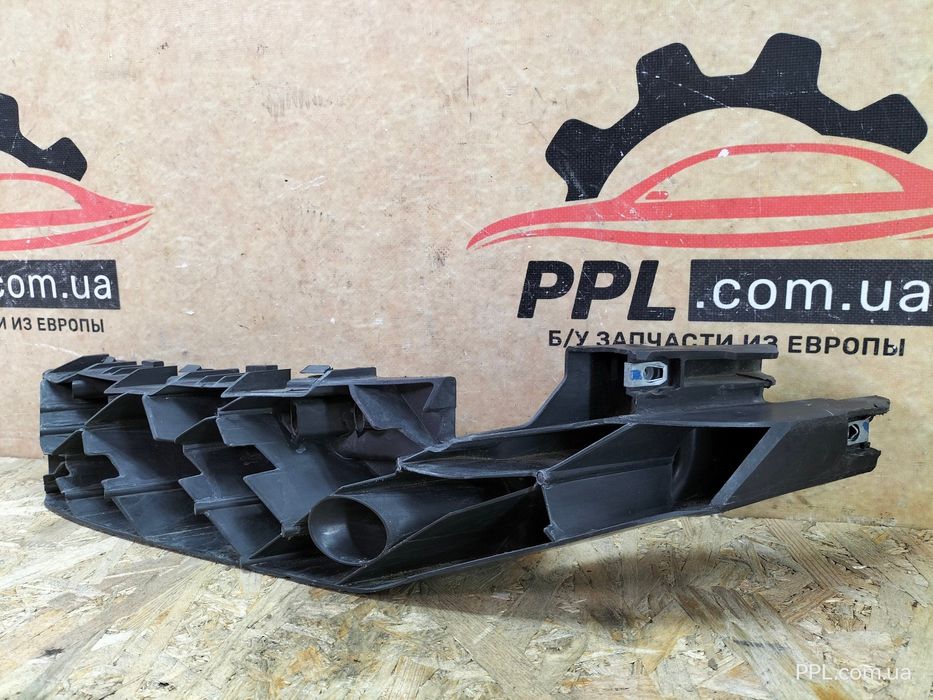 Jeep Grand Cherokee WK2 13-16 Кронштейн фары левый крепление M163365