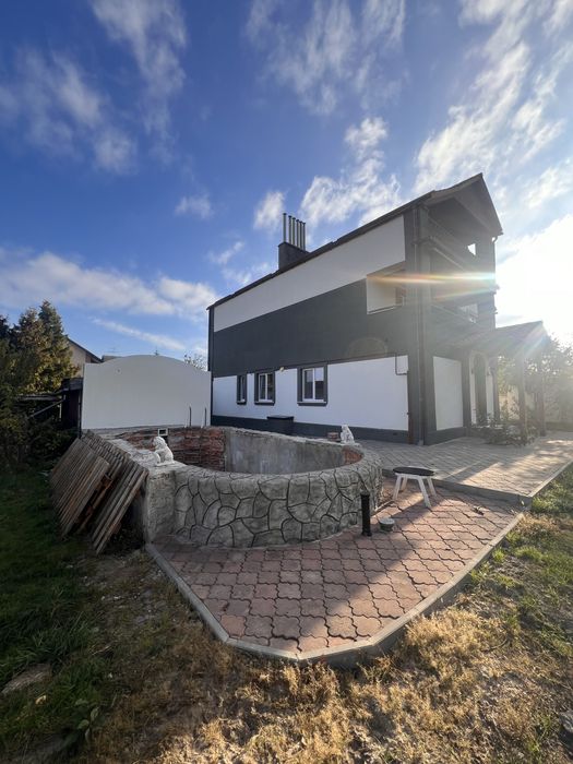 Укопмплектований будинок 260 кв.м з басейном