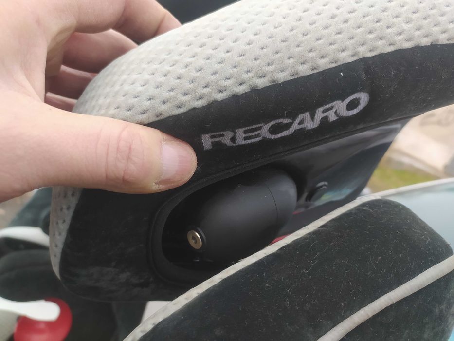 Автокрісла дитячі Recaro.б/в 5000 грн/пара
