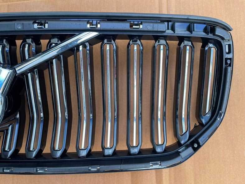 grelha frontal volvo XC40