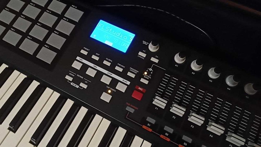 AKAI MPK 61 MIDI-клавіатура-контролер+Кейс для синтезатора GATOR 61