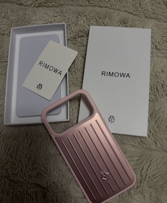 Rimowa  17 pro max