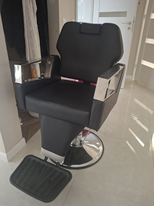 Jak nowy fotel barberski