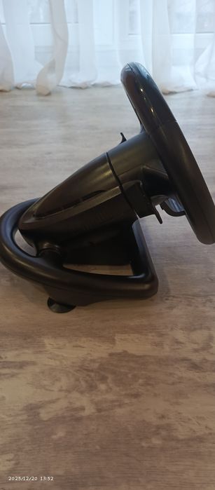 Ігровий руль з педалями