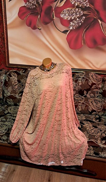 Гипюровое платье сукня з широкими рукавами.