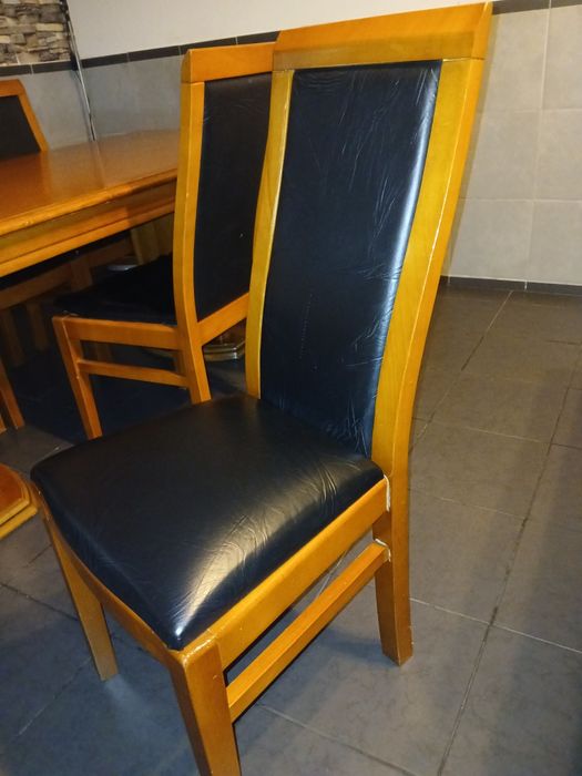 Conjunto de mesa com 6 cadeiras