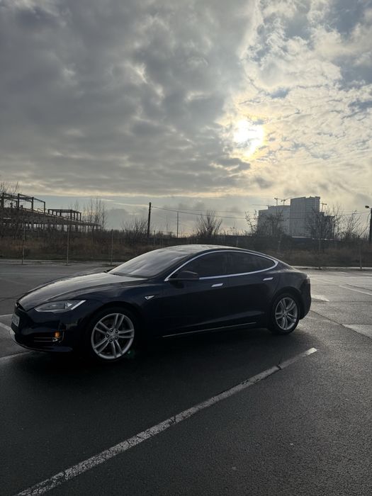 Тесла модел с 85кв перфоменс