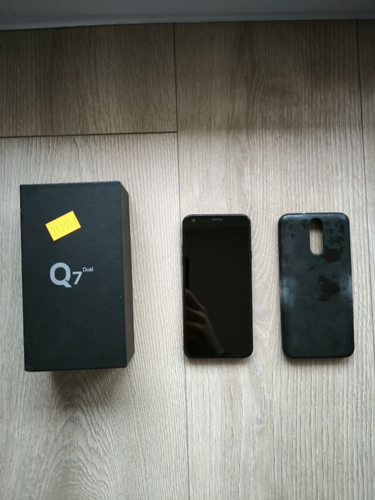 LG Q7 telefon smartphone uszkodzony