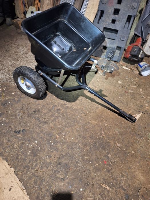 traktorek kosiarka Rozsiewacz soli i  piasku  TROLLA