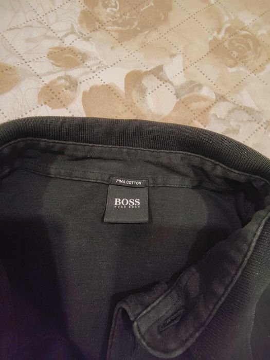 Polo preto Hugo Boss tam. L semi-novo