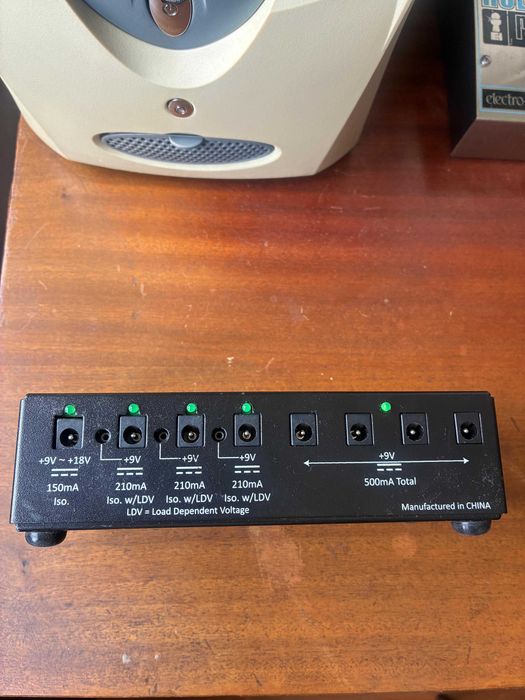 Fonte de alimentação Pedaltrain Powertrain 1250 com caixa