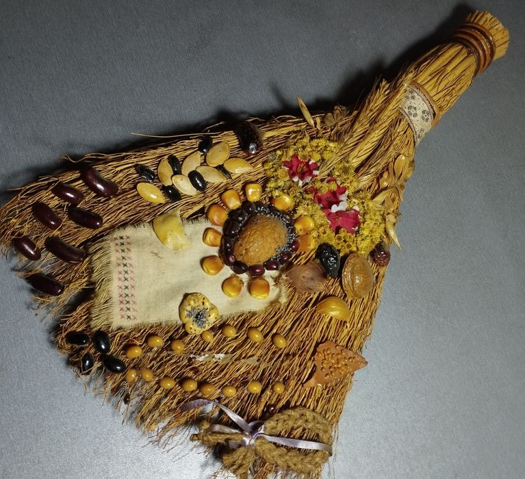 Натуральное дерево, много полезных и красивых вещей